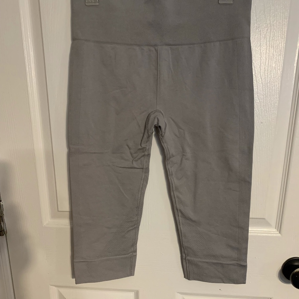 lululemon Capri Medium Compression Leggings